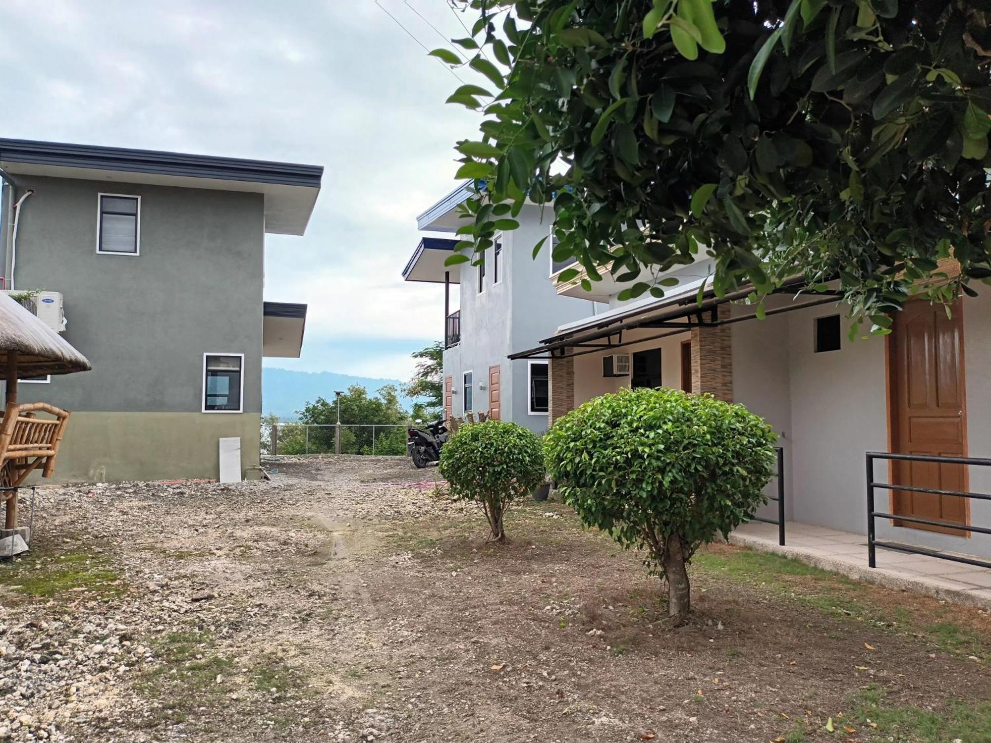 Grae'S Apartelle Moalboal Exterior photo