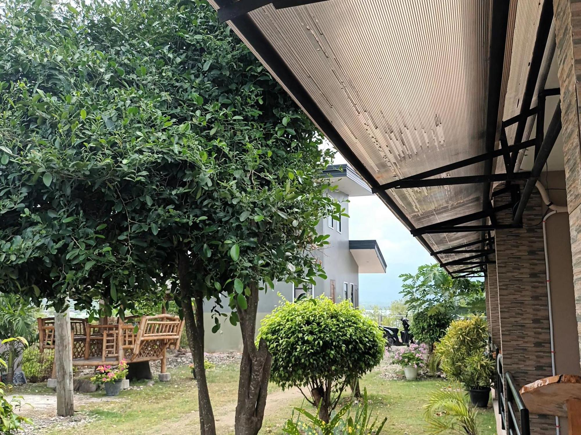 Grae'S Apartelle Moalboal Exterior photo