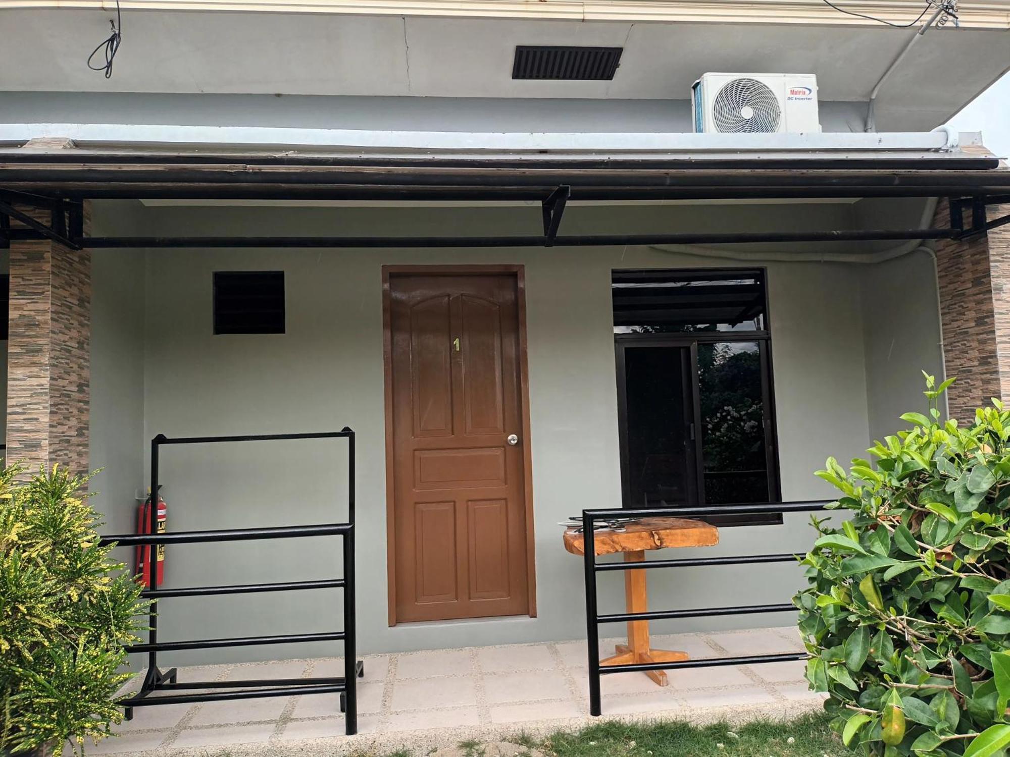Grae'S Apartelle Moalboal Exterior photo