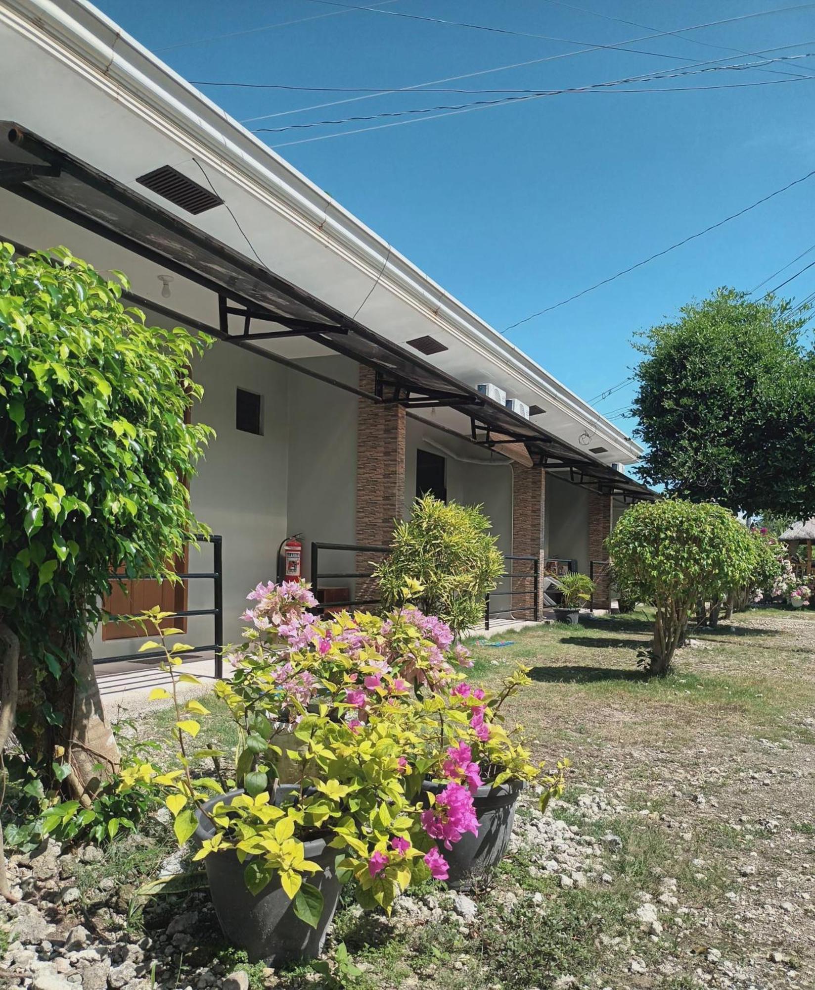 Grae'S Apartelle Moalboal Exterior photo